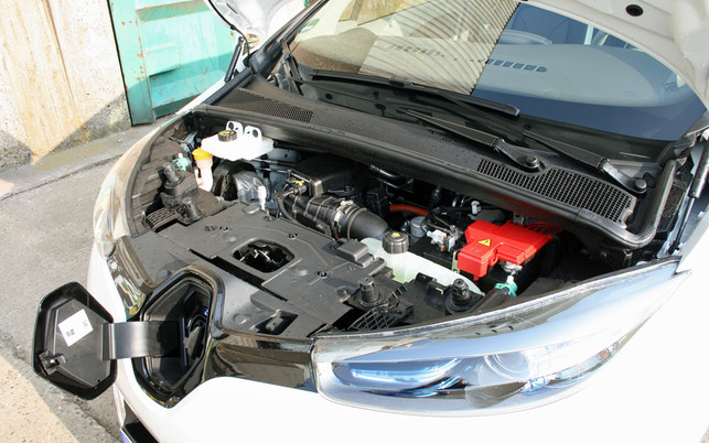 renault-zoe-betterie-im-test-u-christoph-schwarzer-170220-1280x800 Renault Zoe: mehr Reichweite bei nur 22 kg schwerer Batterie