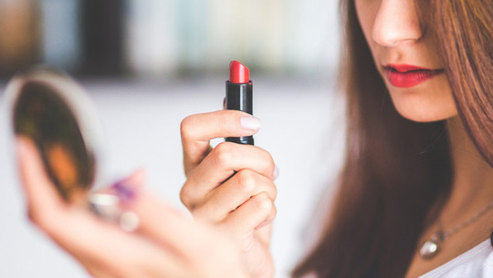 dekorative-kosmetik-pb_CC0_160317_1280x720 Greenpeace, Mikroplastik, Make-up, Schminke, Lippenstift, Kosmetik