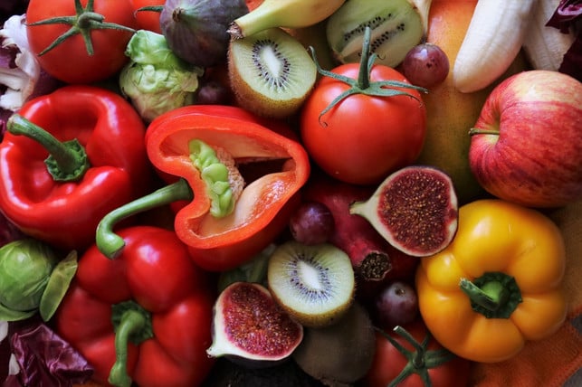 wenn-du-rosinen-zusammen-mit-vitamin-c-haltigem-ob-cc0-pixabay-pasja1000-190319_download Wenn du Rosinen zusammen mit Vitamin-C-haltigem Obst oder Gemüse isst, kannst du das Eisen am besten aufnehmen.