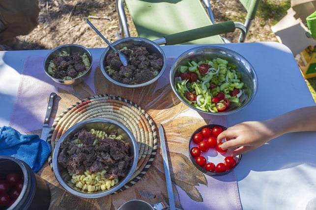 ein-picknick-eignet-sich-gut-fuer-deine-geburtstags-cc0-pixabay-luidmilakot-200627_download Ein Picknick eignet sich gut für deine Geburtstagsparty.