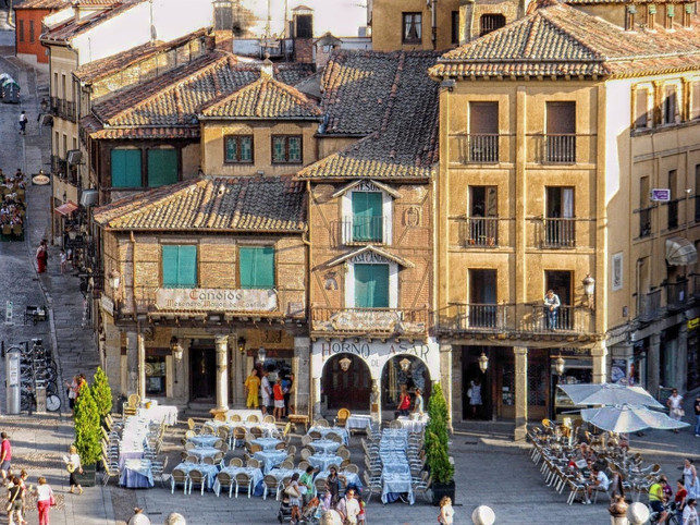 in-suedeuropa-ist-es-eine-diskrete-angelegenheit-t-cc0-pixabay-12019-230627_download In Südeuropa ist es eine diskrete Angelegenheit, Trinkgeld zu geben.