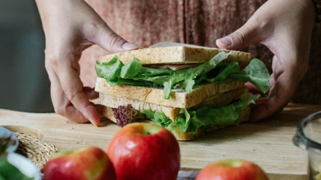 Auch für vegane Ernährung braucht es Tierhaltung – Was ist dran an der Behauptung? Auch für vegane Ernährung braucht es Tierhaltung – Was ist dran an der Behauptung?