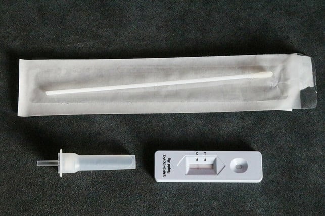 teststaebchen-werden-mit-ethylenoxid-sterilisiert-cc0-pixabay-tomcam-210521_download Teststäbchen werden mit Ethylenoxid sterilisiert.