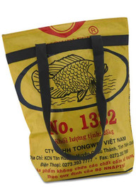 Körbe als Upcycling Geschenk aus Zeitungen. Körbe als Upcycling Geschenk aus Zeitungen.