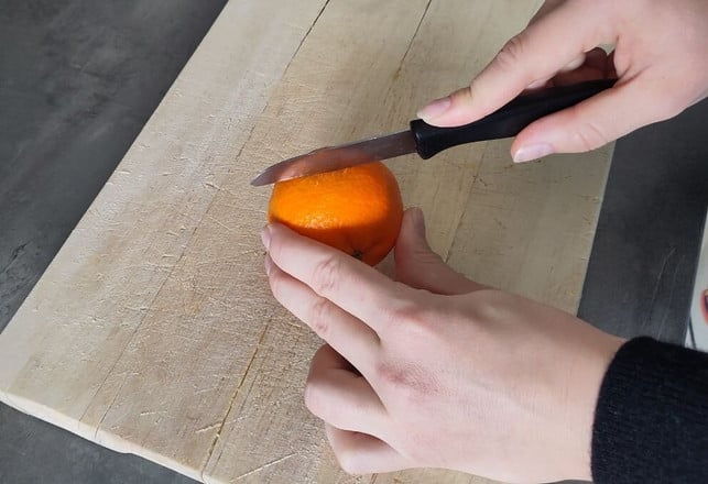 in-schritt-1-brauchst-du-ein-messer-denise-schmucker-utopia-241219_download In Schritt 1 brauchst du ein Messer.