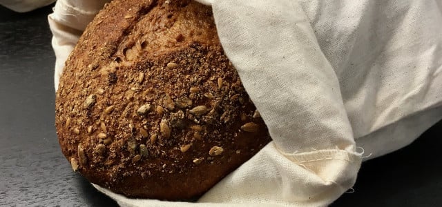 In einem herkömmlichen Beutel aus Baumwolle kannst du dein Brot problemlos einfrieren.