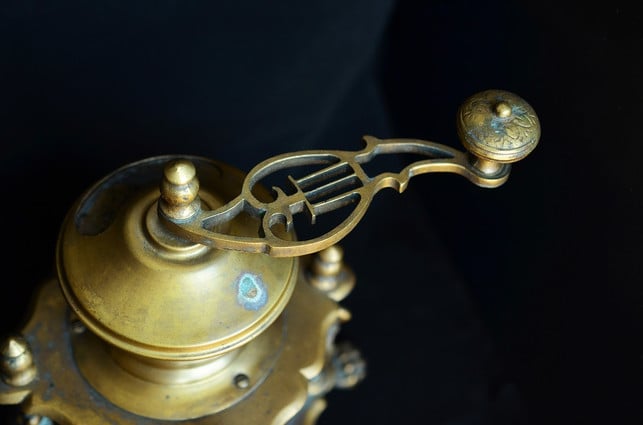 eine-kaffeemuehle-eignet-sich-ebenfalls-zum-schrote-cc0-pixabay-congerdesign-220128_download Eine Kaffeemühle eignet sich ebenfalls zum Schroten von Leinsamen.