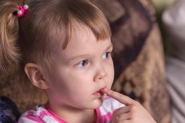 kleine-kinder-stellen-aus-neugier-noch-viele-frage-cc0--pixabay--alexey_marcov-251021_download Kleine Kinder stellen aus Neugier noch viele Fragen und nehmen Informationen nicht selektiv auf.