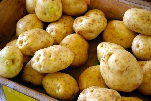 fuer-kanarische-kartoffeln-kannst-du-problemlos-hei-cc0-pixabay-mikegoad-190820_download Für kanarische Kartoffeln kannst du problemlos heimische Kartoffelsorten verwenden.