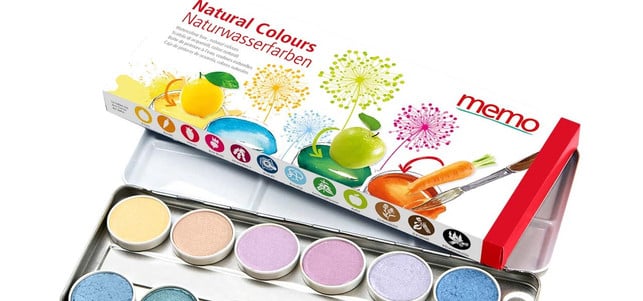 Memo Naturwasserfarben Zum Schulanfang nur Malsachen, die auf Naturfarben beruhen, hier etwa ein Malkasten mit Lebensmittelfarben und DIN EN 71.