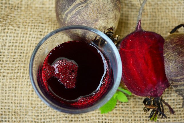 rote-bete-laesst-sich-auch-pur-zu-saft-verarbeiten-cc0--pixabay--congerdesign-250709_download Rote Bete lässt sich auch pur zu Saft verarbeiten.