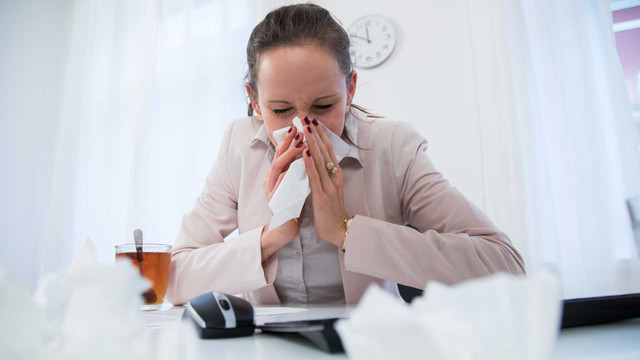 Bin ich zu krank zum Arbeiten? 3 Fragen klären auf Bin ich zu krank zum Arbeiten? 3 Fragen klären auf