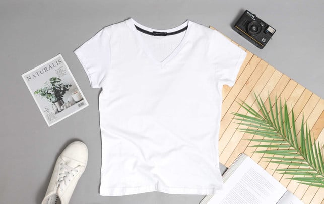 Capsule Wardrobe: 10 Essentials für den minimalistischen Kleiderschrank weißes T-Shirt