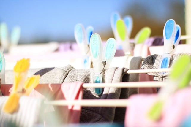 wenn-du-auf-vorwaesche-verzichtest-dann-kannst-du-cc0-pixabay-feeloona-250124_download Wenn du auf Vorwäsche verzichtest, dann kannst du Energie sparen. Auch das Trocknen an der Luft anstatt im Wäschetrockner spart Geld und Strom.