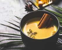 Goldene Milch: Einfaches Rezept für das gesunde Kurkuma-Getränk