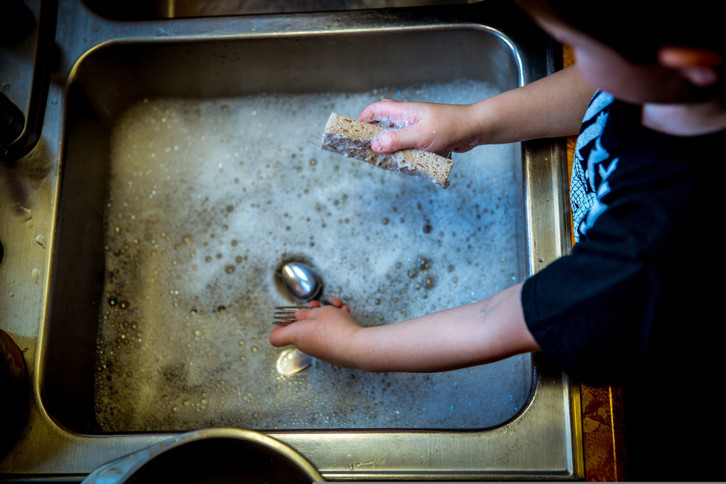 Spülmittel selber machen: Rezept zum Handspülen und für Geschirrspüler