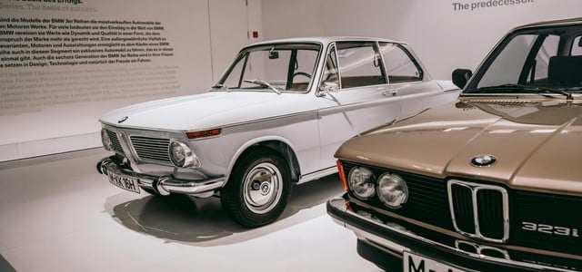 Warum ein verschobenes Verbrenner-Aus der deutschen Autoindustrie mehr schadet als nützt (Foto: CC0 Public Domain / Pexels) alte autos