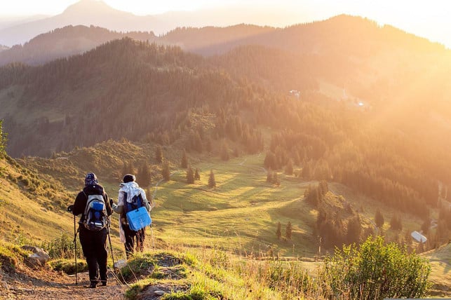 wandern-ist-eine-gute-idee-fuer-ein-teamevent-cc0-pixabay-zapculture-220811_download Wandern ist eine gute Idee für ein Teamevent.