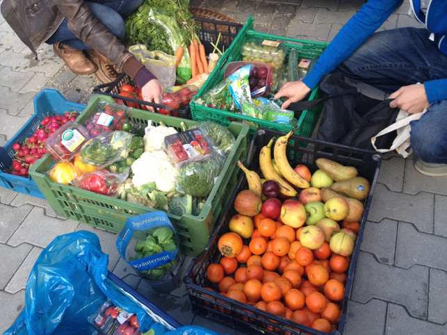 foodsharing_lebensmittel Warum wegwerfen? Viele Lebensmittel sind dafür viel zu schade und könnten verteilt werden.