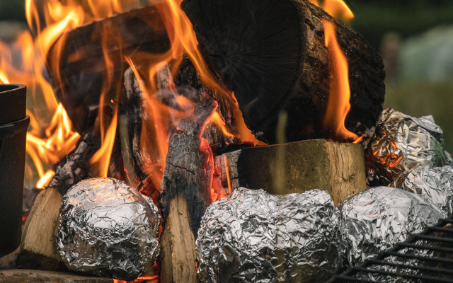 alufolie-grillen-us-cc0-Roman-Fox-210804-1280x800 Alufolie beim Grillen: ungesund und unnötig