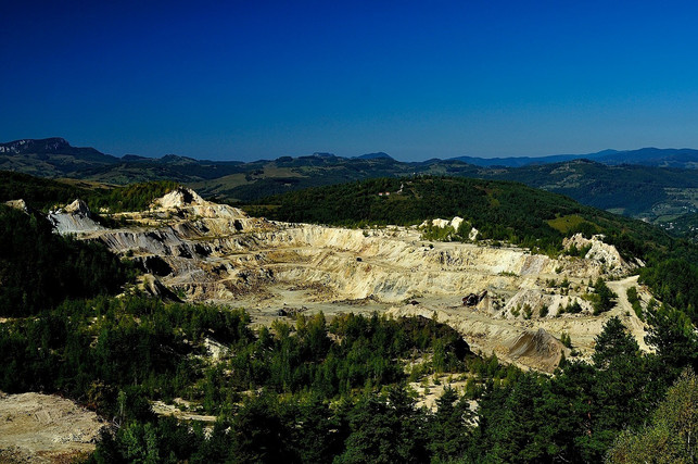 bergbau-fuehrt-zu-schweren-gewichten-im-oekologische-cc0pixabaymhy-190130_download Bergbau führt zu schweren Gewichten im ökologischen Rucksack.