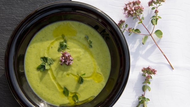 Bärlauchsuppe: Einfache Rezeptidee für den Frühling - Utopia.de