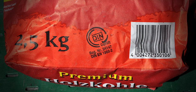 Grillkohle DIN EN 1860-02 Nur Mindeststandard: Grillkohle mit DIN EN 1860-02