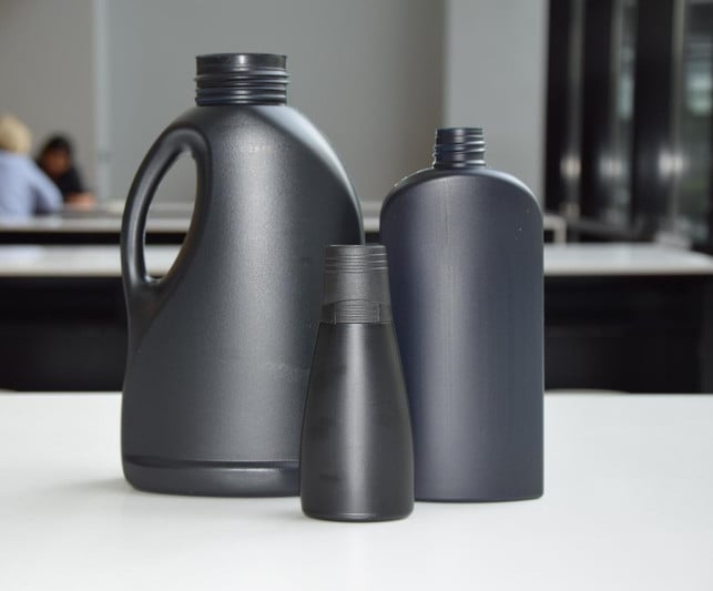 neues-schwarzes-plastik-von-henkel-kann-nun-recyce-henkel-pressematerial-200223_download Bestimmtes neues schwarzes Plastik ist nun recycelbar.