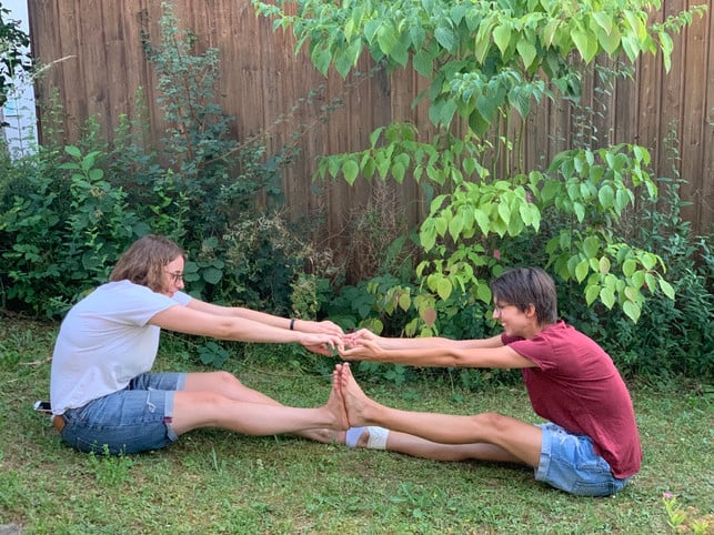 der-beinstrecker-laura-mueller-200803_download Der Beinstrecker.