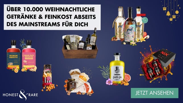 BlackFriday2025-UtopiaGrenDealRadar-Banner-wide_Honest-Rare-2025 Verschiedene weihnachtliche Getränke und Feinkostprodukte, darunter Gin-Flaschen, Cocktailmischungen, Nüsse, Popcorn und Geschenksets, auf blauem Hintergrund mit dem Text „Über 10.000 weihnachtliche Getränke & Feinkost abseits des Mainstreams für dich“ und einem Button „Jetzt ansehen“.