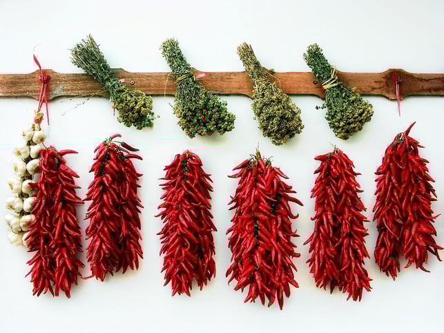 chili-und-knoblauch-gehen-gut-zusammen-vor-allem-cc0-pixabay-schaerfsystem-180623_download Wenn du Knoblauchöl selber machst, kannst du es zum Beispiel mit Chilischoten anreichern.