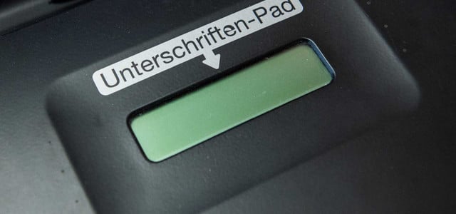 Expert:innen warnen: Digital unterschreiben hat einen Nachteil