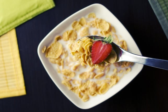 ballaststoffarme-lebensmittel-cornflakes-stehen-a-cc0-pixabay-tookapic-181228_download Ballaststoffarme Lebensmittel: Cornflakes stehen auf der Liste