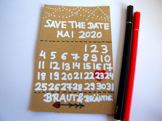 mit-einer-save-the-date-karte-koennen-sich-deine-gae-utopiadechantal-gilbrich-190618_download Mit einer Save-the-Date-Karte können sich deine Gäste schon lange im Voraus das Datum deiner Hochzeit freihalten.