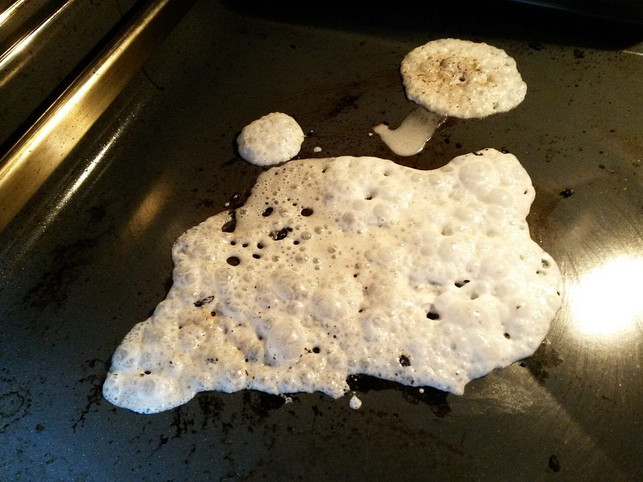 du-kannst-den-backofen-mit-einer-paste-aus-backpul-utopia-iv-250218_download Du kannst den Backofen mit einer Paste aus Backpulver und Wasser reinigen.