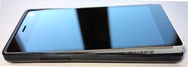 Fairphone 2 Bumper-Schutzhülle Im Test: Das Fairphone 2 steckt ab Werk in einem "Bumper", braucht also kein externe Schutzhülle.