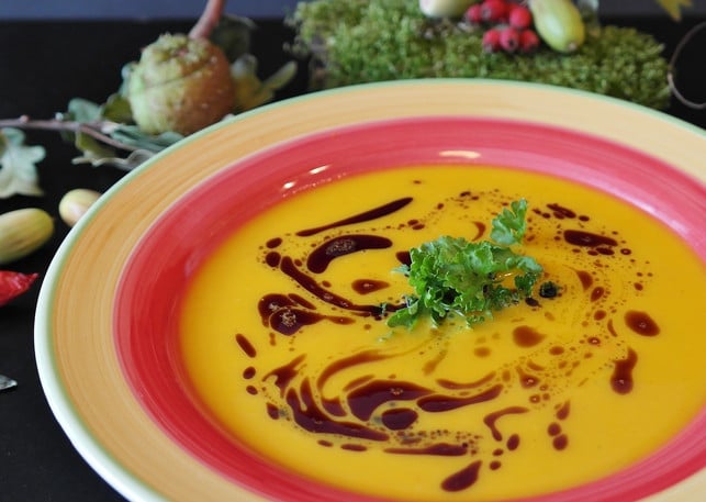 dunkler-balsamico-essig-eignet-sich-gut-zum-wuerzen-cc0-pixabay-ritae-241229_download Dunkler Balsamico-Essig eignet sich gut zum Würzen von Kürbissuppe.