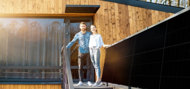 Solaranlagen auf bestehenden Gebäuden, Balkonen und Dächern sind ein wichtiger Energiewende-Baustein