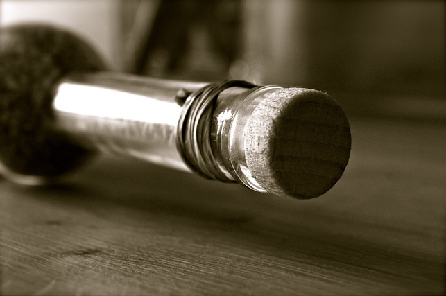 fuer-lakritzlikoer-benoetigst-du-eine-flasche-oder-ei-cc0-pixabay-weinstock-241212_download Für Lakritzlikör benötigst du eine Flasche oder ein Glasgefäß.