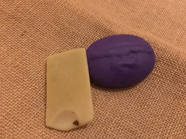 feste-shampoos-sind-gut-fuer-haare-ccoutopiadelea-hermann-171013_download Feste Shampoos kommen ohne Silikone aus, die fettige Haare verursachen können.