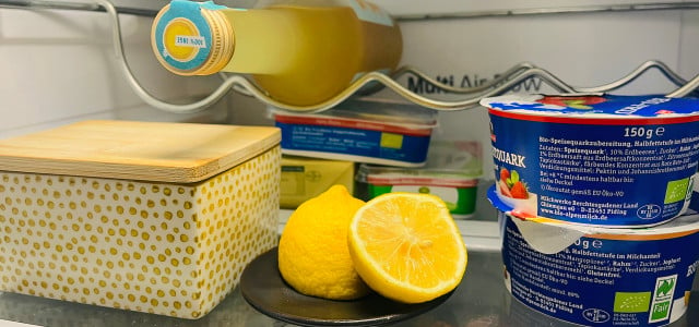 Zitronen sollten nur angeschnitten im Kühlschrank gelagert werden