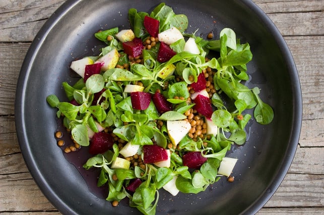 feldsalat-passt-sehr-gut-zu-rote-bete-und-schwarze-cc0-pixabay-einladung_zum_essen-181219_download Feldsalat passt sehr gut zu Rote Bete und schwarzem Sesam.