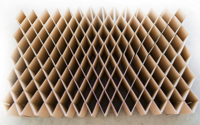 151007-pappmöbel-roominaboxstruktur-ku_roominabox_1280x800-1024x640 Bettgestell mal anders: Ziehharmonika-Technik von Room in a Box