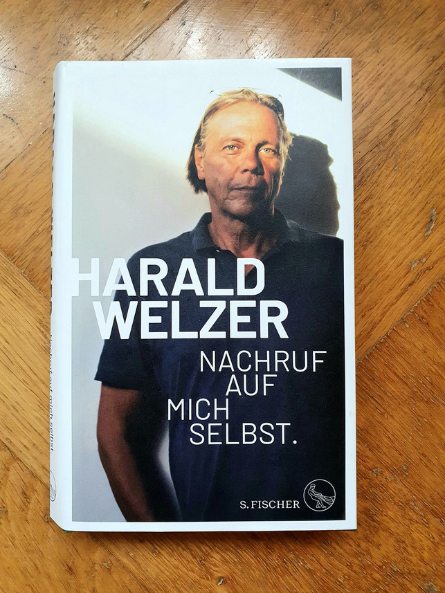 empfehlenswert-fuer-alle-die-oeko-kapitalismus-krit-annika-reketat-211118_download Empfehlenswert für alle, die Öko-Kapitalismus kritisch betrachten: "Nachruf auf mich selbst" rechnet mit scheinbar "grüner" Innovation ab.
