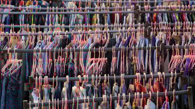 „Schlimmer als alles, was man bisher kannte“: Textilexpertin über Entwicklung der Modeindustrie Modeindustrie Textilien Rana Plaza