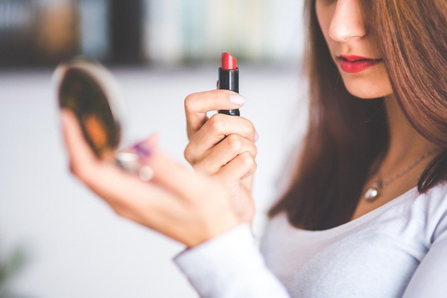 mit-den-richtigen-mitteln-kannst-du-selbst-hartnaec-cc0-pixabay-kaboompics-200411_download Mit den richtigen Mitteln kannst du selbst hartnäckige Make-Up-Flecken entfernen.