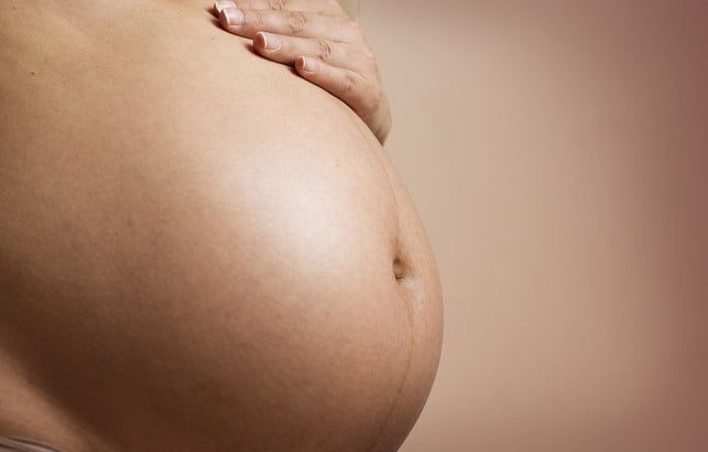 viele-babys-haben-schon-im-mutterleib-schluckauf-cc0-pixabay-fotorech-180927_download Viele Babys haben schon im Mutterleib Schluckauf.