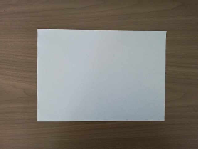 dav Lege das Briefpapier quer vor dich.