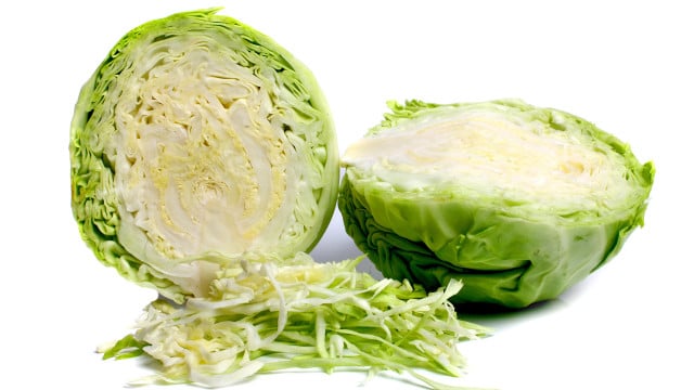 cabbage cut on two halves weißkohl zubereiten