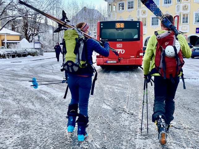 in-den-meisten-skigebieten-gibt-es-ein-grosses-netz-michael-vitzthum-240112_download In den meisten Skigebieten gibt es ein großes Netz an regionalen Bussen vor Ort.